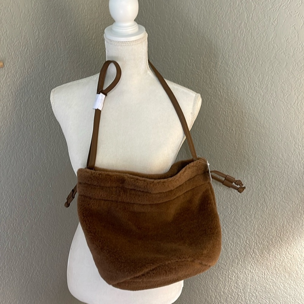 Aeri Bucket Bag